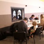 20250816_104745 Maltisch - vollbesetzt von morgens bist abends